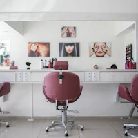 Portrait de Tom Esquive, coiffeur barbier